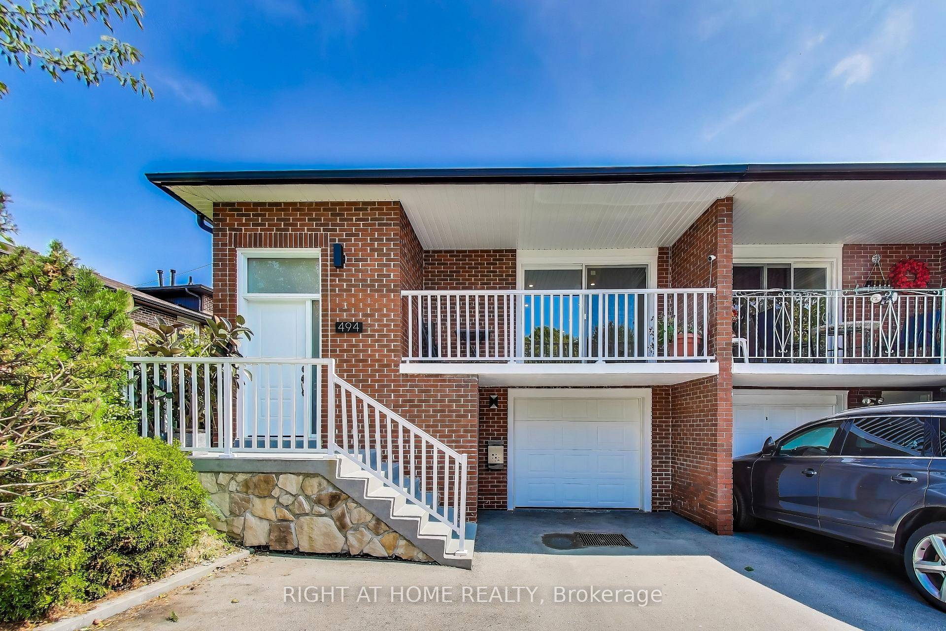 This gorgeous sun filled home isn't just another suburban backsplit, it's a rare oversized four bedroom that was tastefully renovated last year with premium flooring, recessed lighting, updated spa like ...