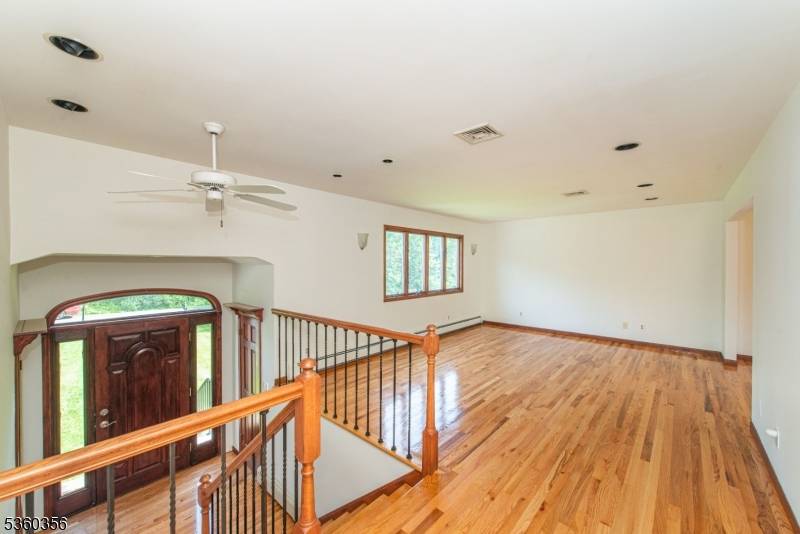 COUNTRY LIVING AT IT'S BEST JUST MINUTES FROM WHERE YOU NEED TO BE !