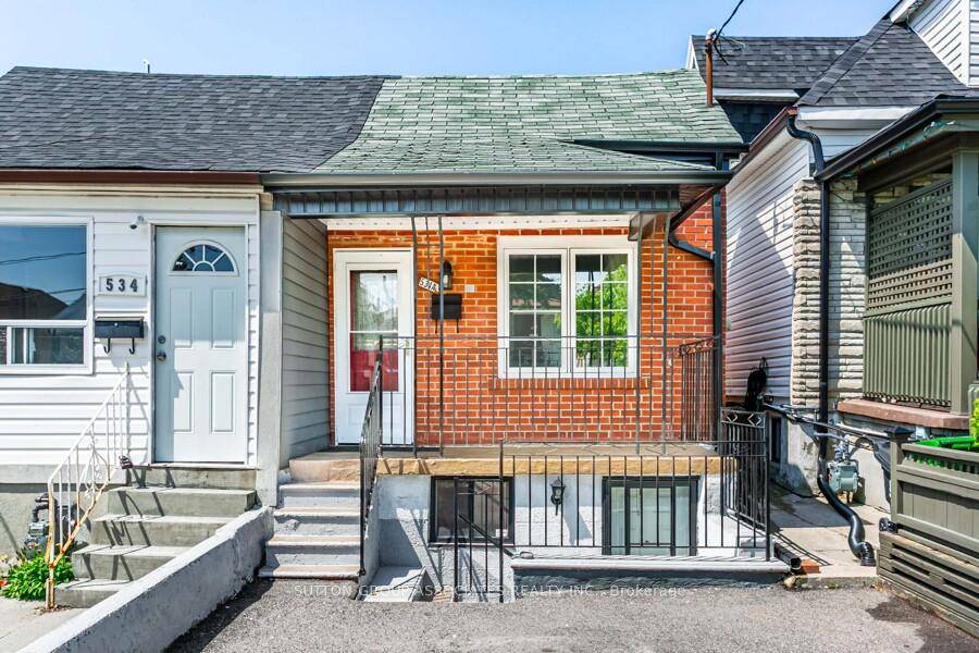 Well Maintained Family Home in the Heart of the Vibrant Oakwood Vaughan Neighborhood !
