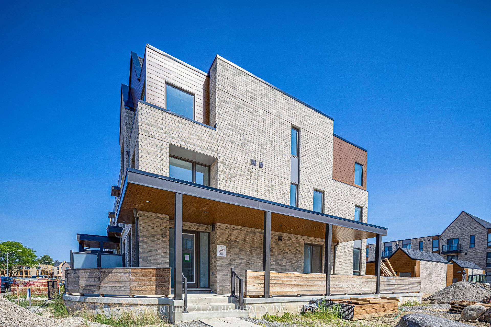 Welcome to 55 Hooyo Terr, a modern urban oasis with connectivity to the rest of the GTA !