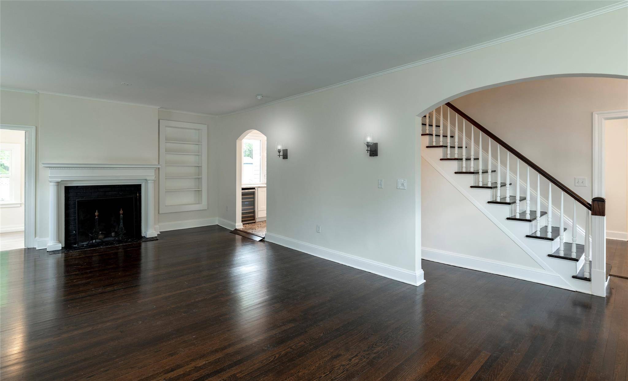 Just 25 minutes to the George Washington Bridge this is Upper Nyack living with city convenience and timeless charm.