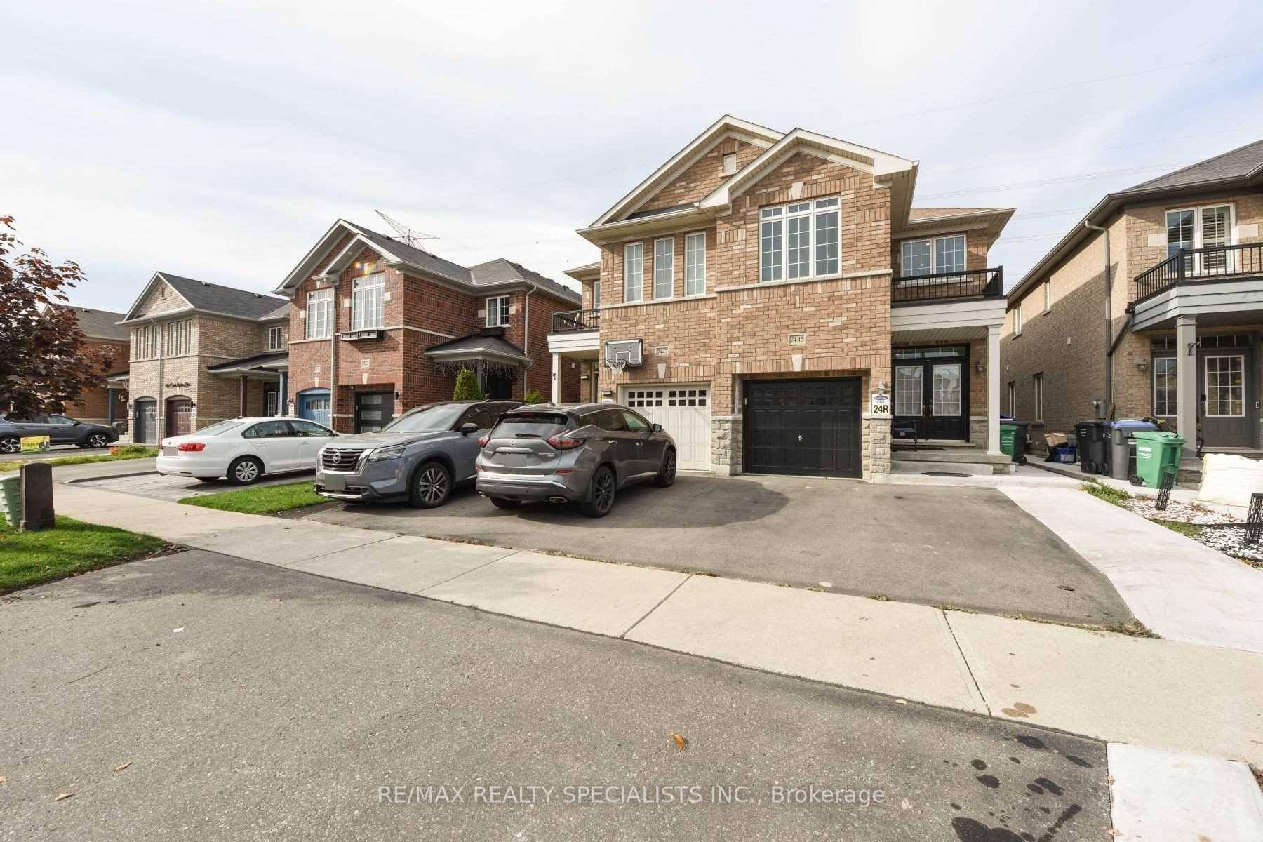 Gorgeous 4 Bedroom semi Detached House In Very High Demand Area, Fully Upgraded, Separate Living Dining Room amp ; Family Room, Upgraded Kitchen With Backsplash, Wooden Floor, pot lights, oak ...