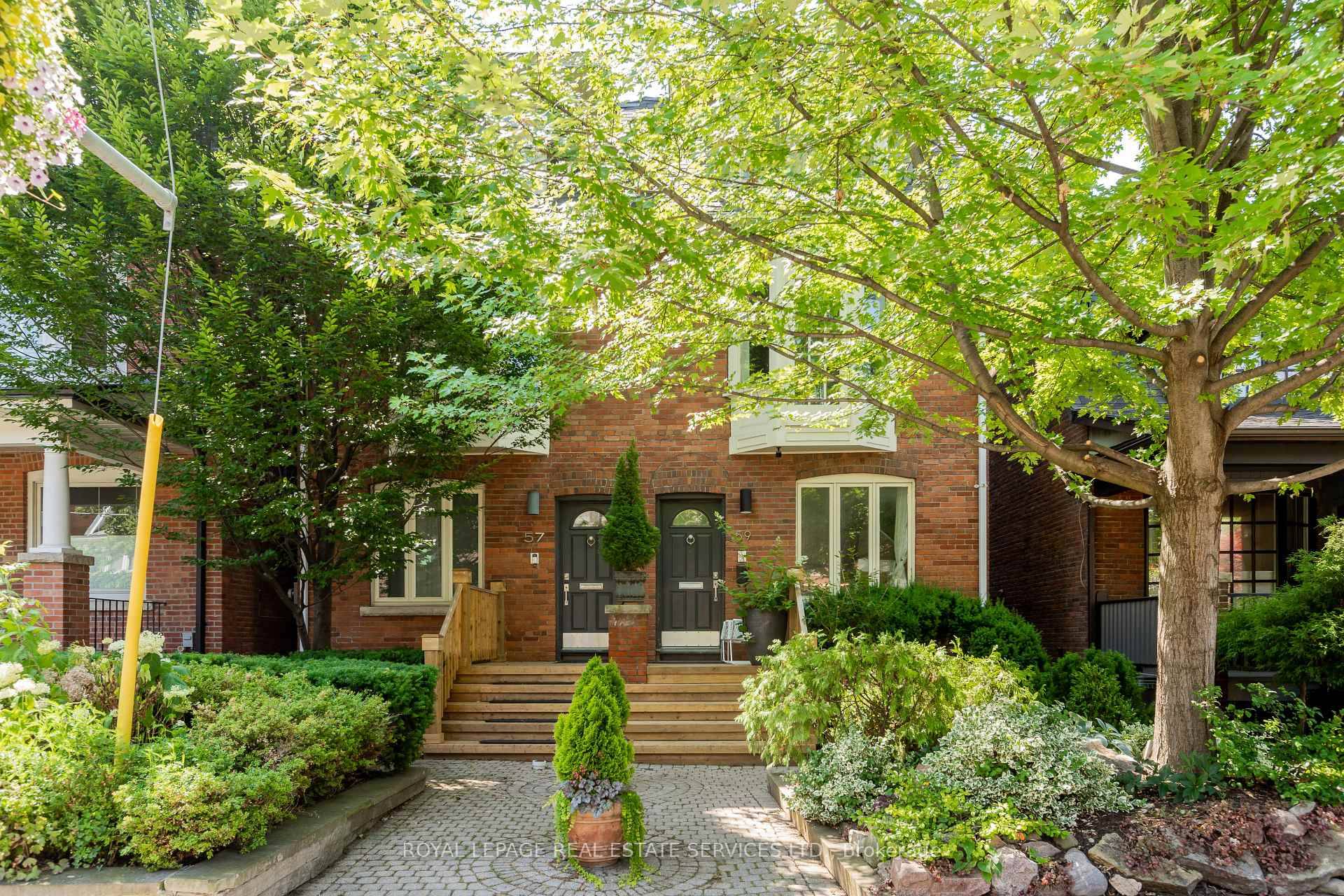 Annex Yorkville Georgian legal triplex renovated and turnkey.