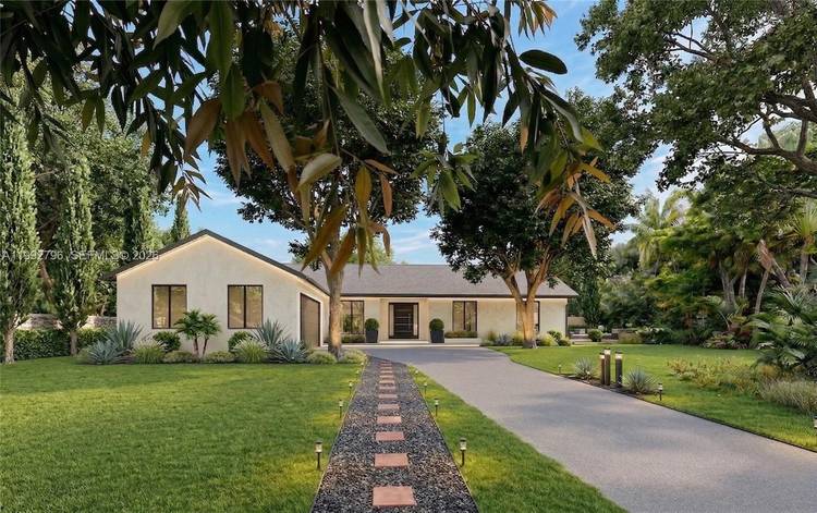 Turn key opportunity in a peaceful yet highly accessible Davie location.