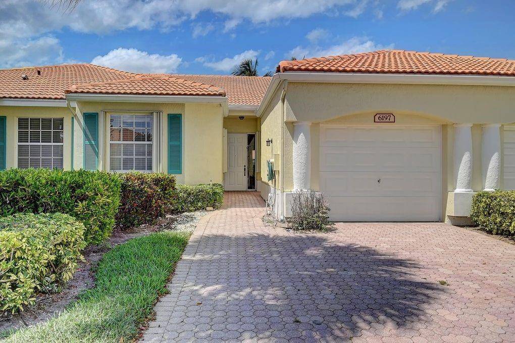 This tastefully remodeled Villa awaits you for a SEASONAL rental.