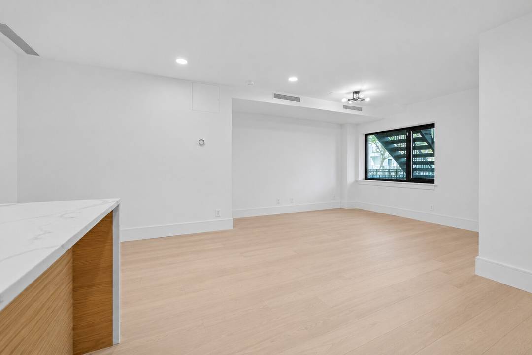 Perfectly positioned on the border of Clinton Hill and Bedford Stuyvesant, this first floor duplex is a beautifully designed residence within an intimate four unit boutique condo conversion.