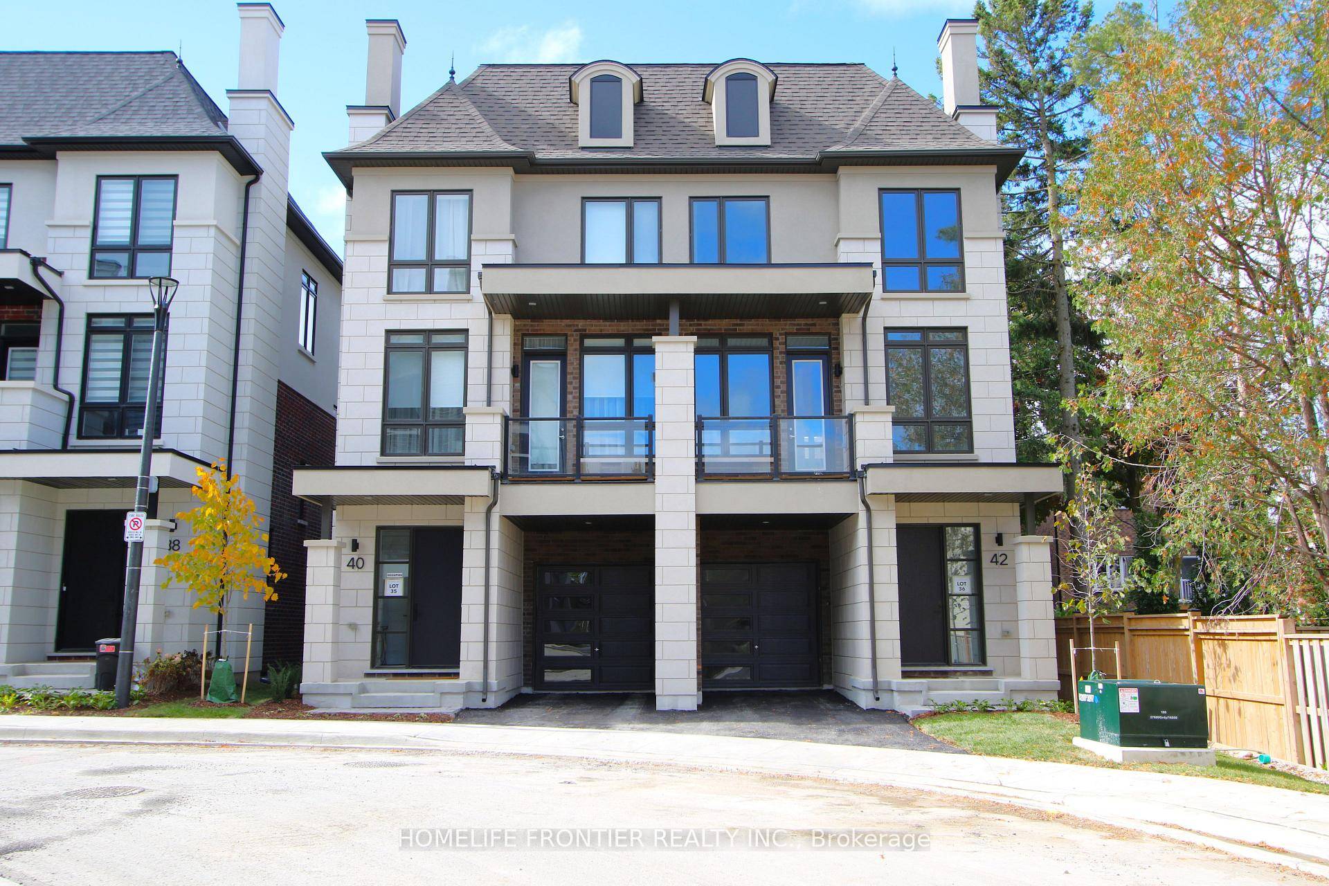 Refined Luxury Living In Prestigious Oak Ridges.