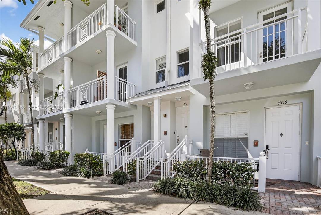 YOUR WAIT IS OVER..... Live the Fort Lauderdale Lifestyle at The Village at Sailboat Bend in this RENOVATED, 2 Bedroom Loft Den, 2.