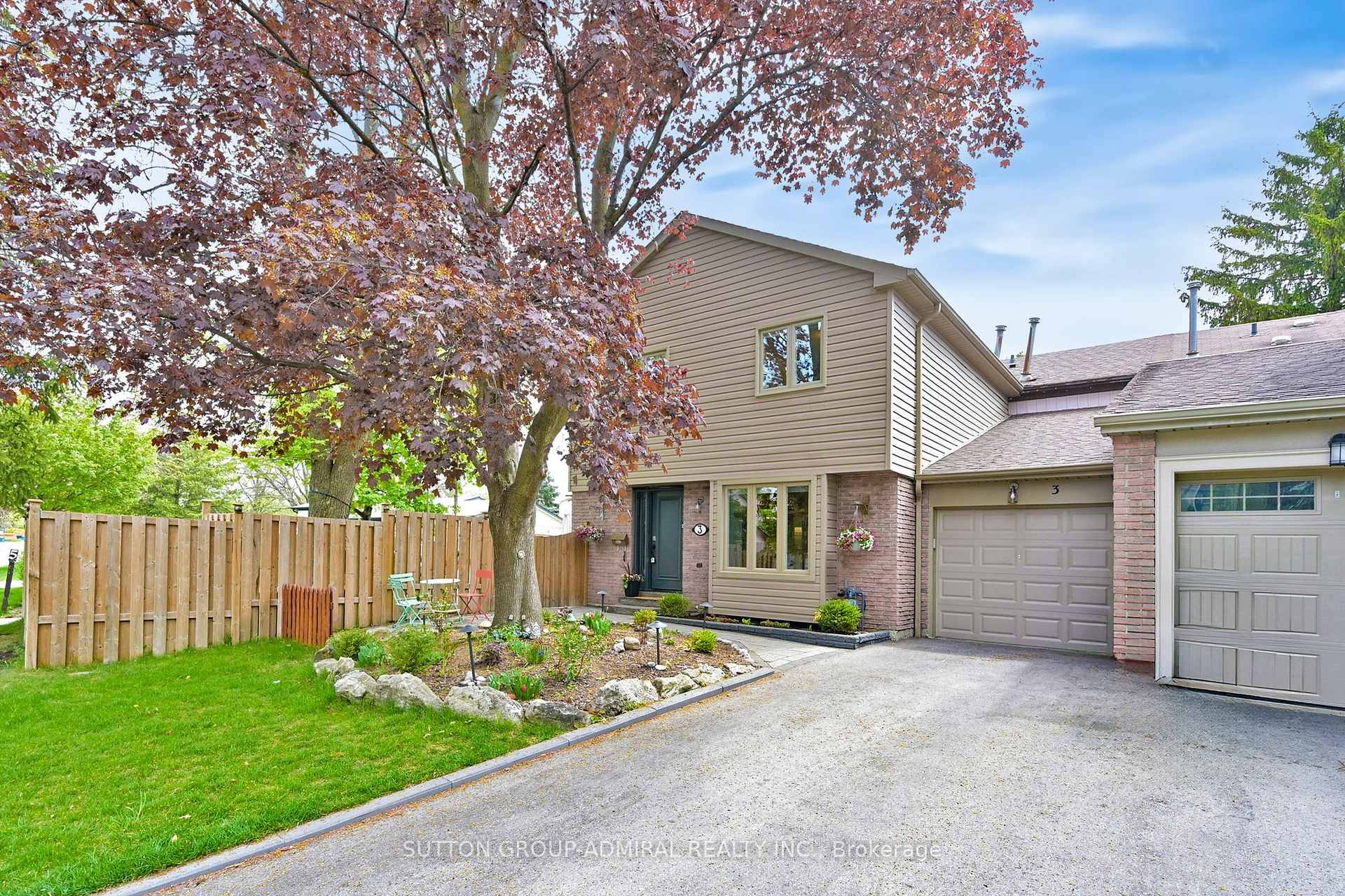 Modern Living Meets Prime Location at 3 Mayvern Crescent.