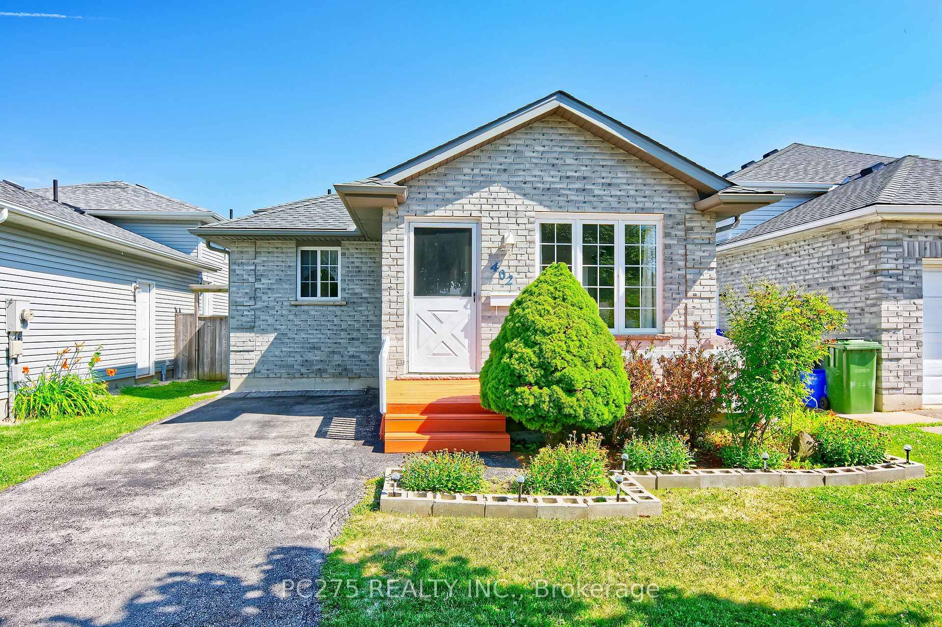 Spacious 4 Level Back Split in a Prime Family Friendly Neighbourhood Welcome to this well loved and spacious home, perfect for a growing family !