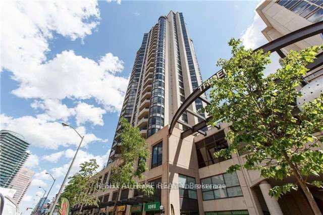 Luxury 1 Den Condo in a Prestigious Tridel Building !