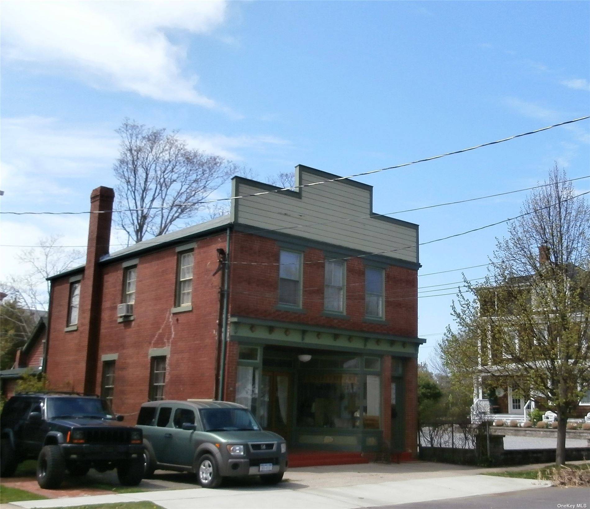 Charming, Furnished 2nd Floor Greenport Village One Bedroom Apartment.