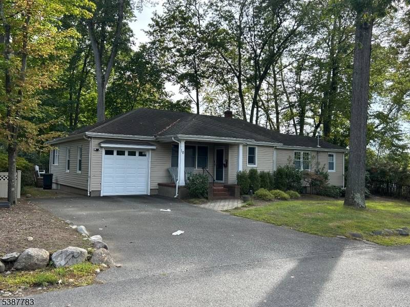Lovely ranch home in desirable Montvale.