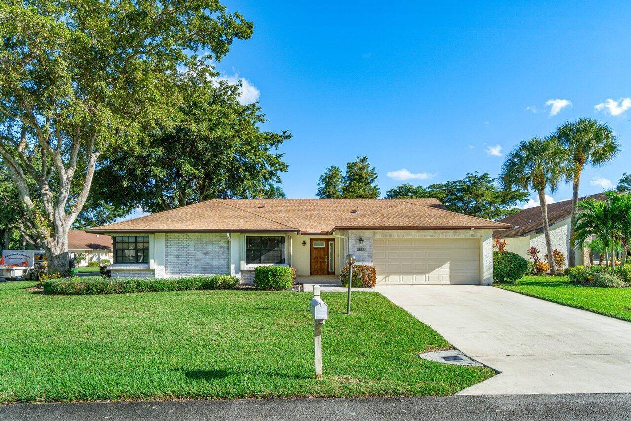 Updated 3 Bedroom 3 Full Bath Single Family home overlooking the lake and 9th Green CLOSEST TO CLUBHOUSE NO STAIRS FPL expenses deducted from Deposit MIN 5 MONTH LEASE ; ...
