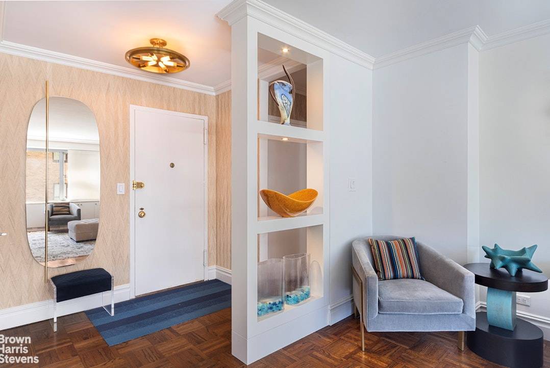 Welcome to Apartment 10A at 650 Park Avenue, a beautifully renovated and pristine oversized 1 bed 1.