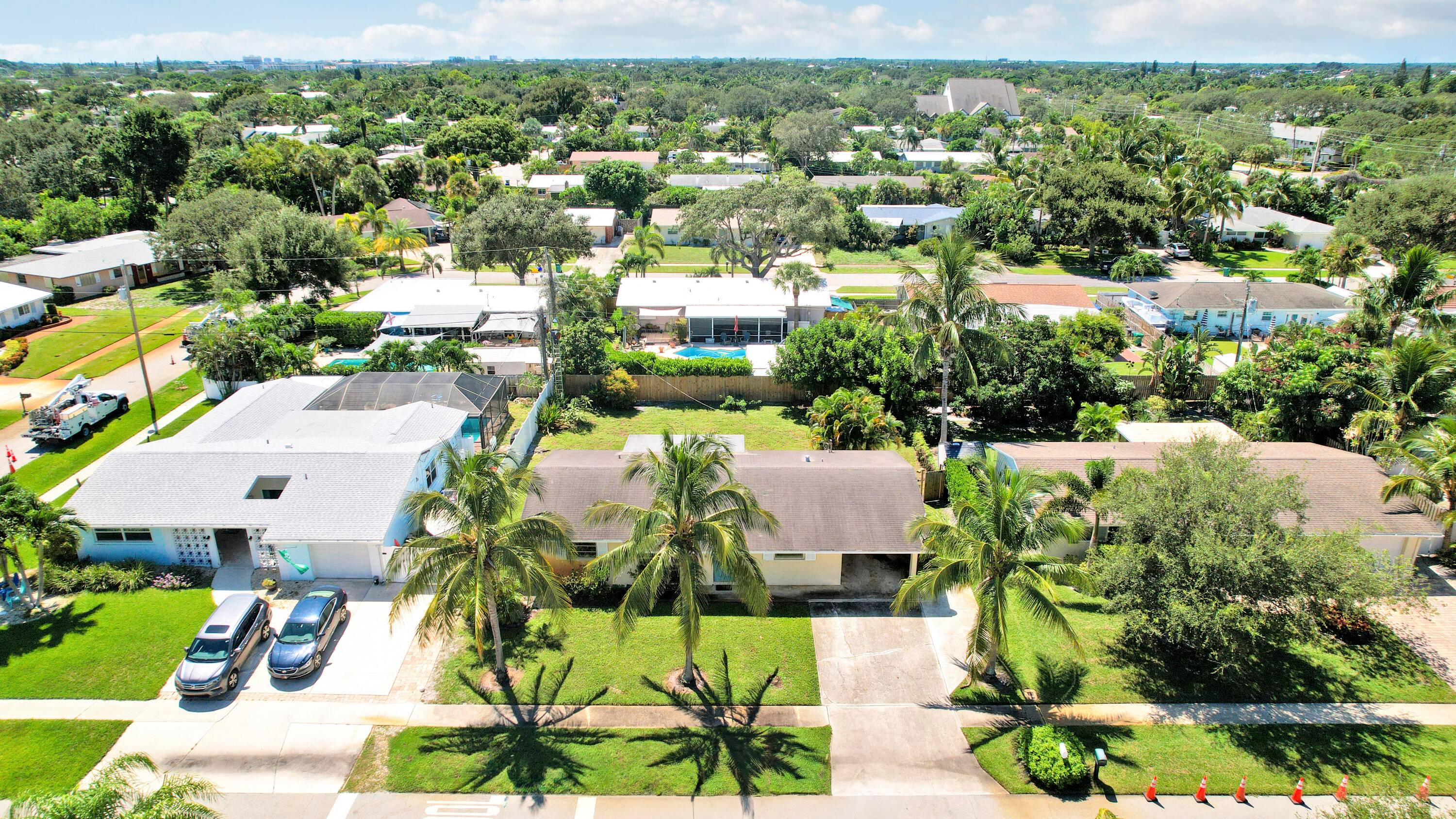 Welcome home to one of Tequesta's best communities Ridgewood !