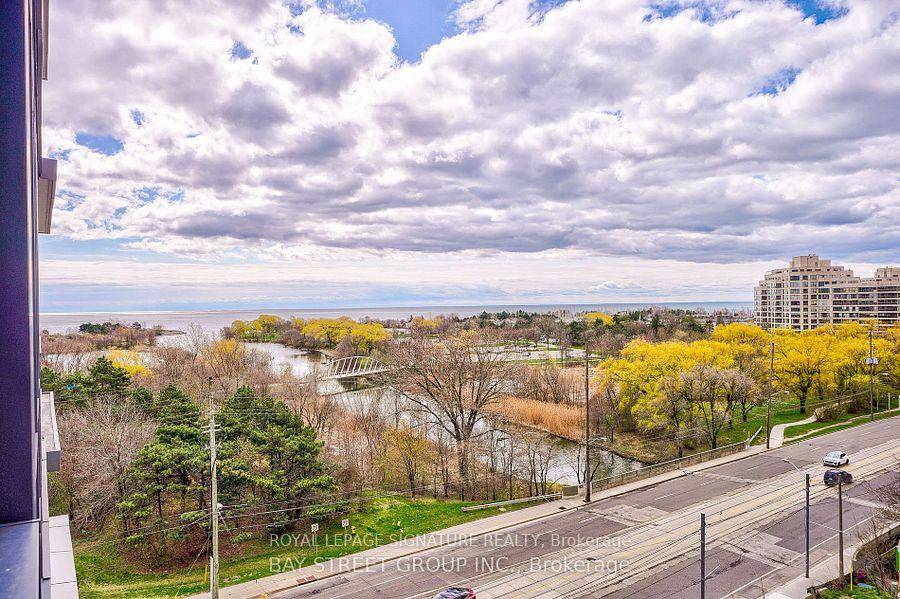 Enjoy breathtaking lake views right from your balcony in this bright and modern 1 1 bedroom suite !