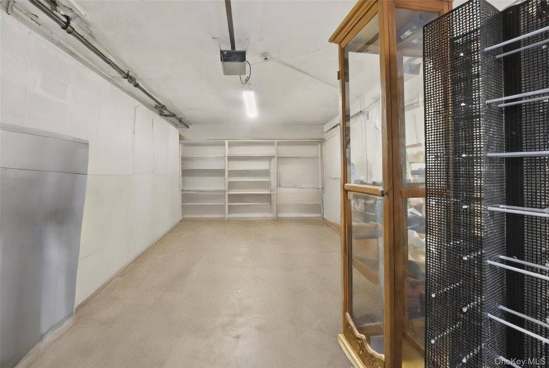 Spacious 1 Family Home with Garage amp ; Parking in Baychester, North Bronx !