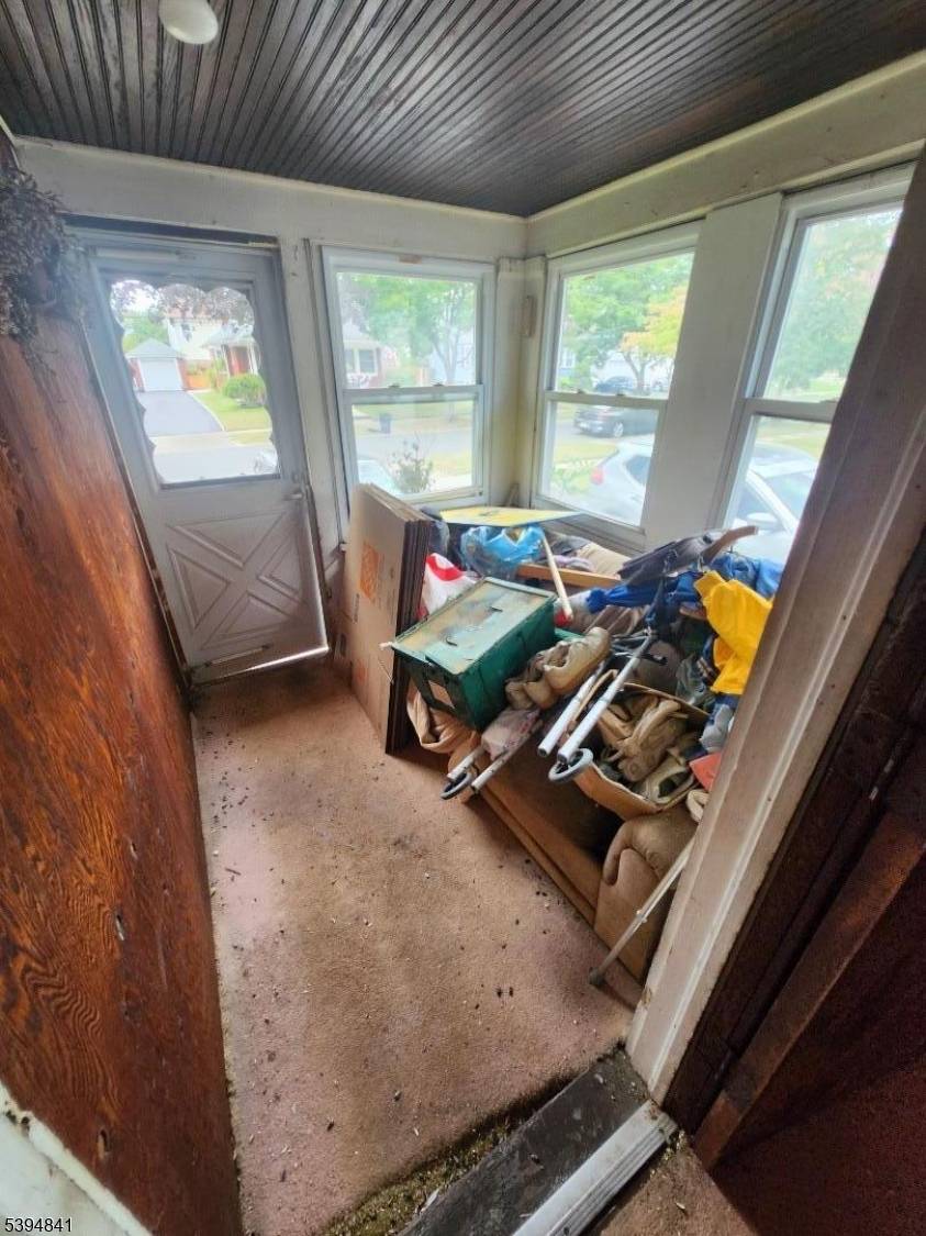 Attention Investors ! 2BR 1BA home.