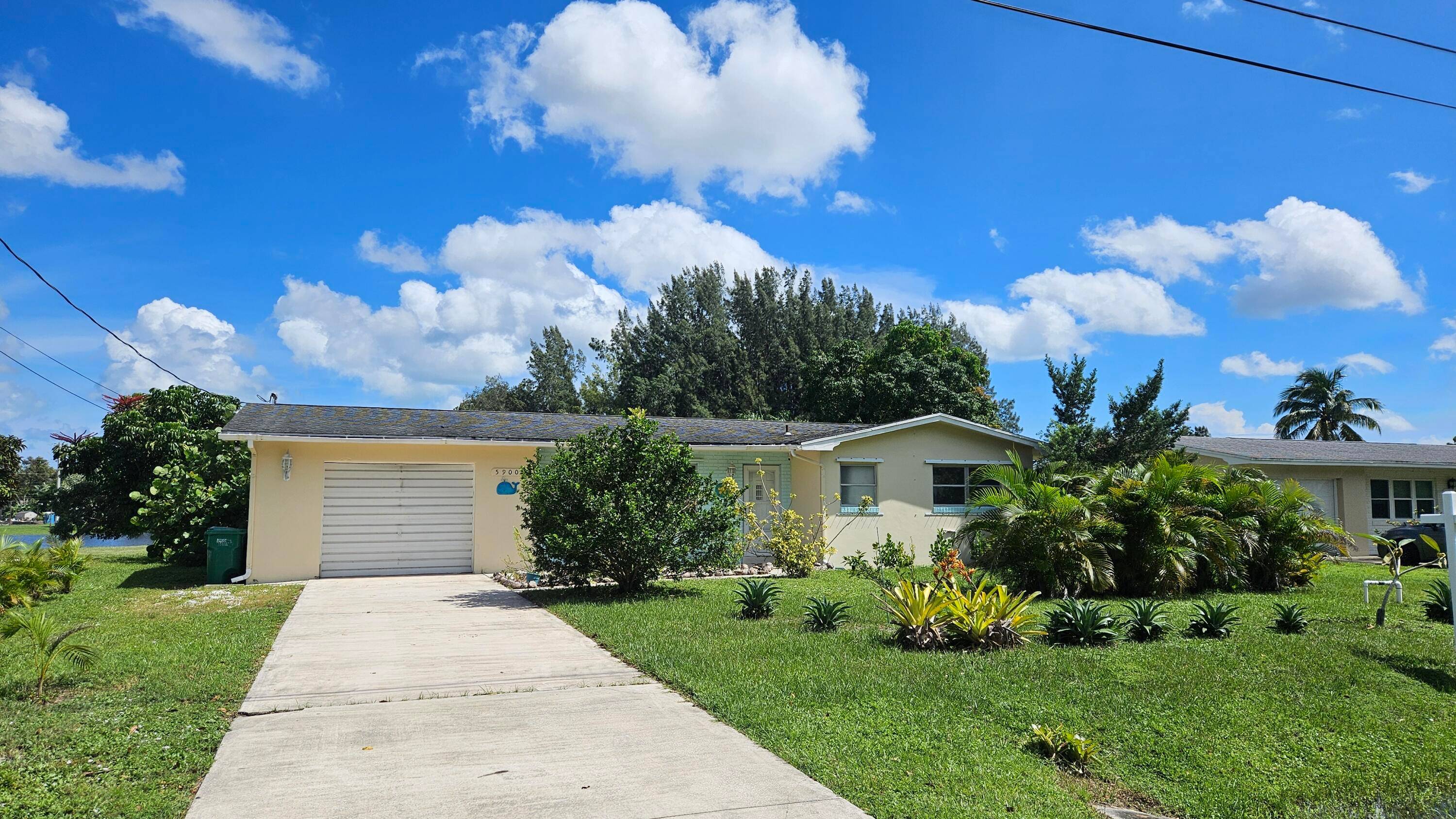New roof 4 25 25. Enjoy the tranquility of lake side living with this 2 2 1 CBS home in northern St Lucie County, Lakewood Park area.