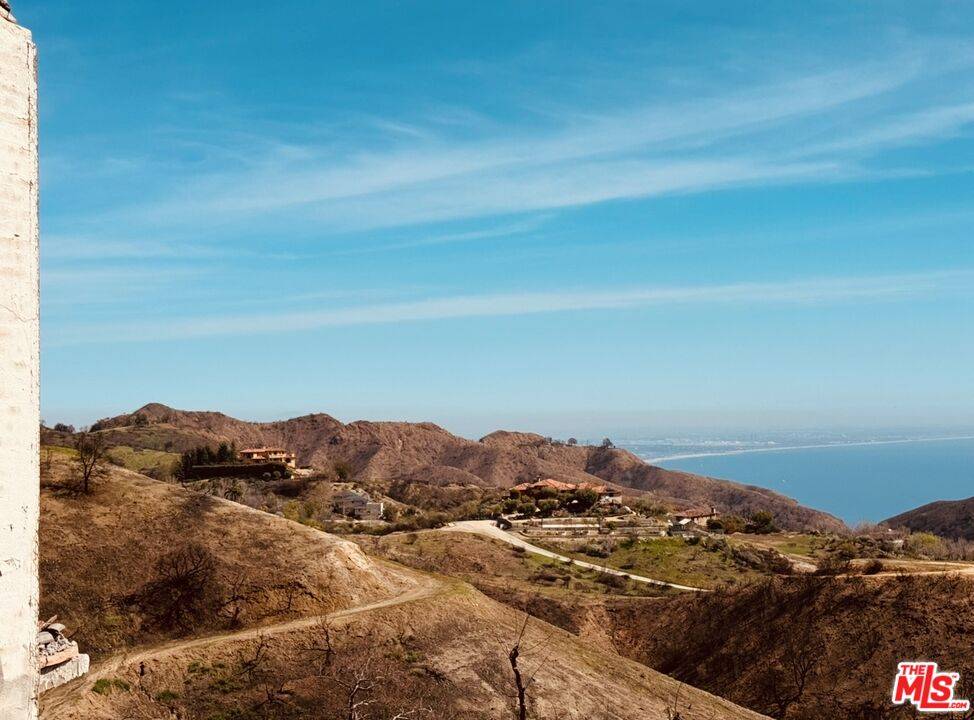 2566   Tuna Canyon Rd LA