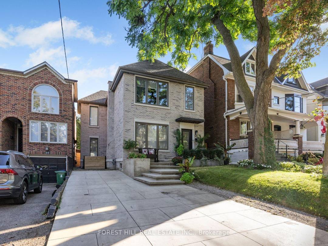 Beautifully renovated home at Yonge and St.