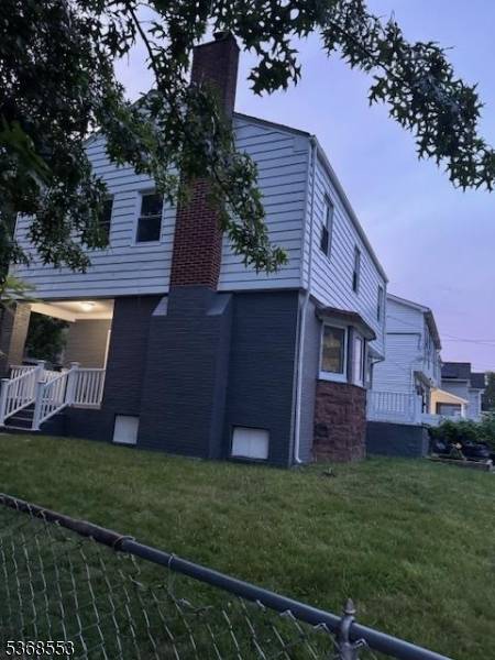 4 BEDROOM SINGLE FAMILY HOUSE, 2 FULL BATH, FRESHLY PAINTED AND BEAUTIFUL HARDWOOD FLOORS.