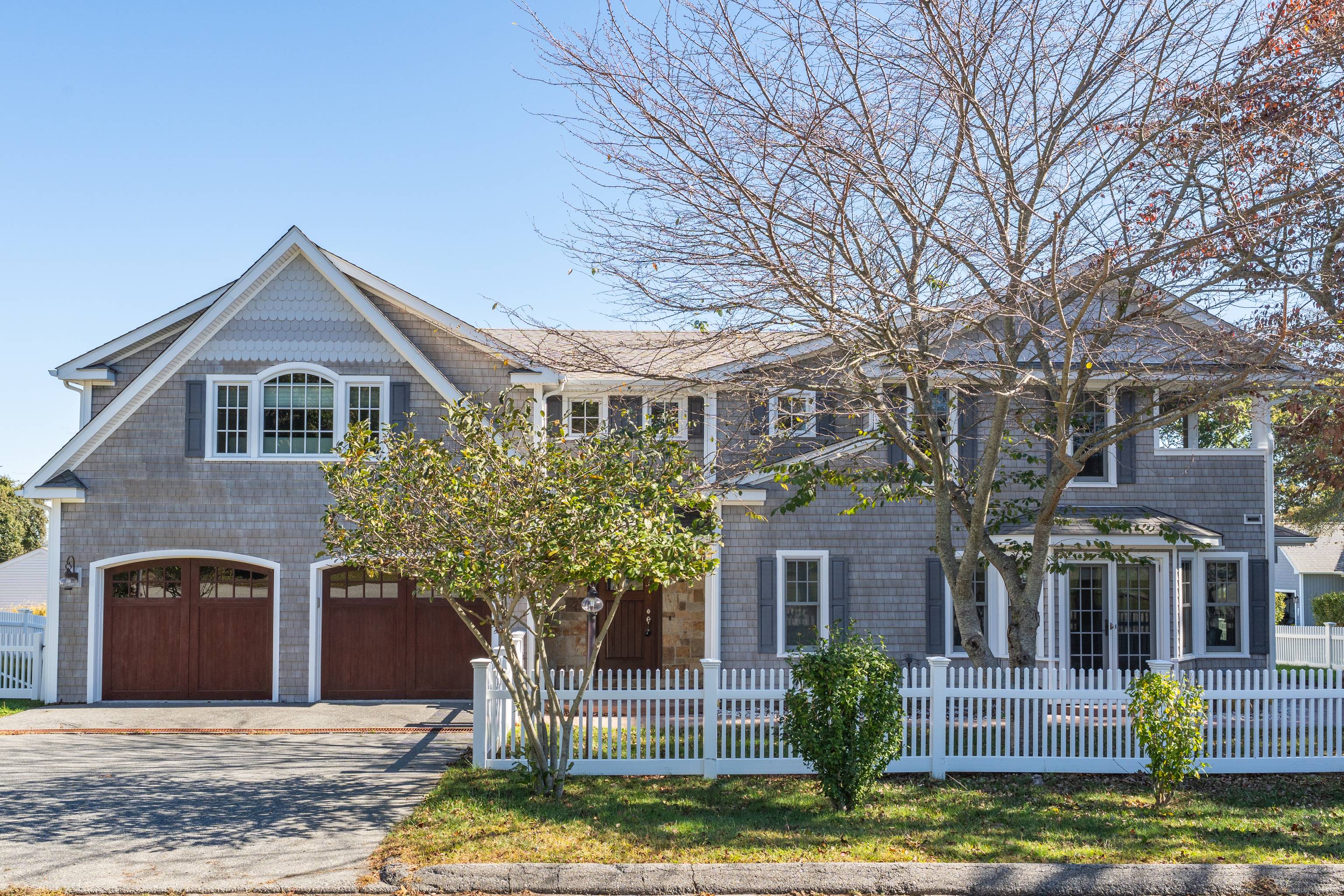 Inspired by the architecture, the homeowner has designed a sophisticated retreat that embodies the feeling of living in a vacation home year round.