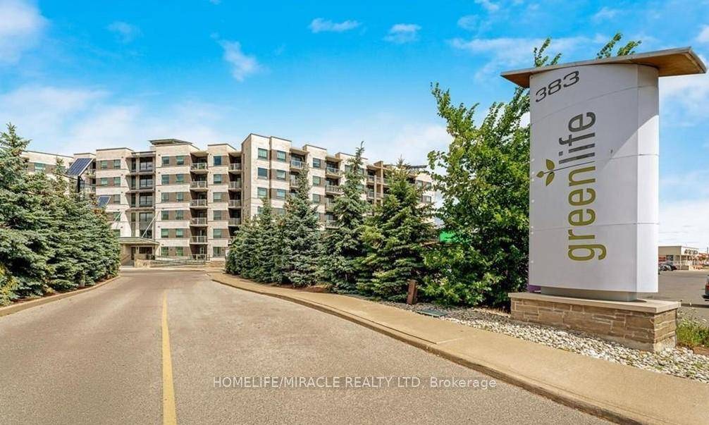 Move in ready unit, freshly painted for a bright and updated look, undoubtedly one of the best and largest 1 Den condo layouts in Milton, offering an impressive 980 sq.