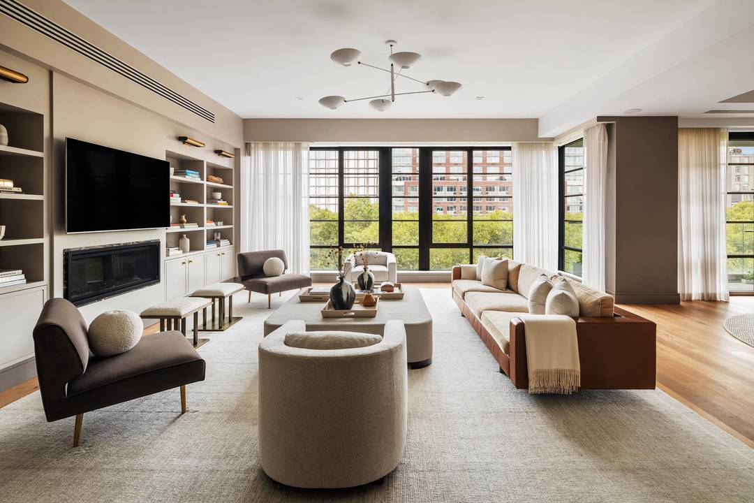 Introducing 204 Forsyth St, Residence 6 !