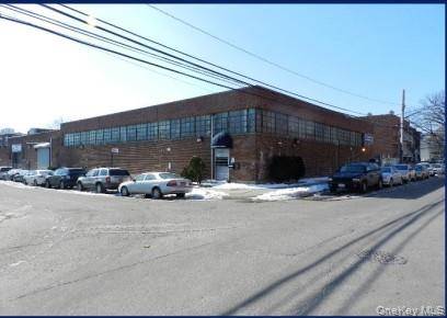 The subject property is conveniently located in a prime business zone in Corona.