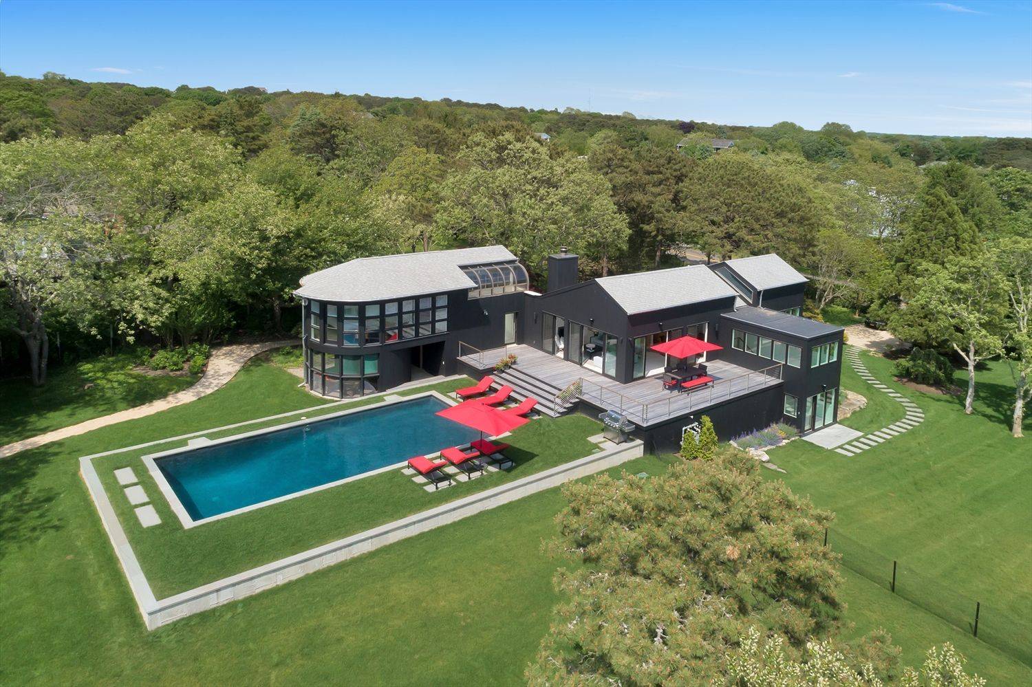 Middle Pond Modern Stunner in Southampton!!