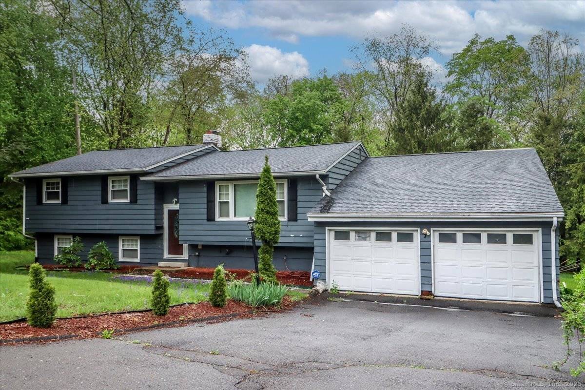 This split level home is located in a desirable neighborhood on a peaceful cul de sac, featuring a private, spacious yard that's great for play, pets, and relaxing outdoors.