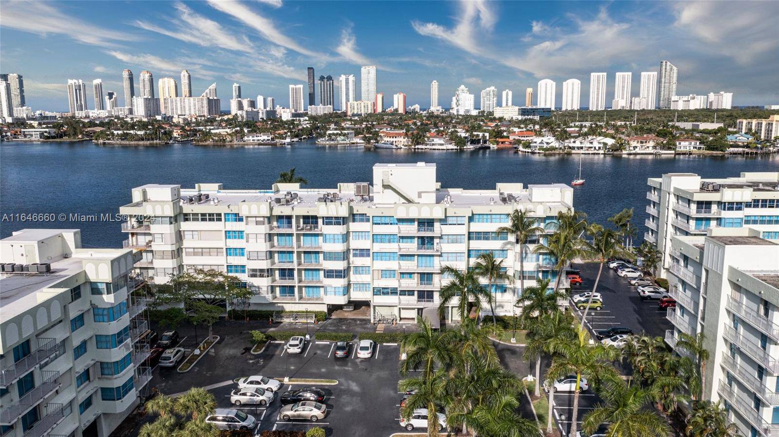 Spacious 2 bedroom corner unit at Reef Club South.