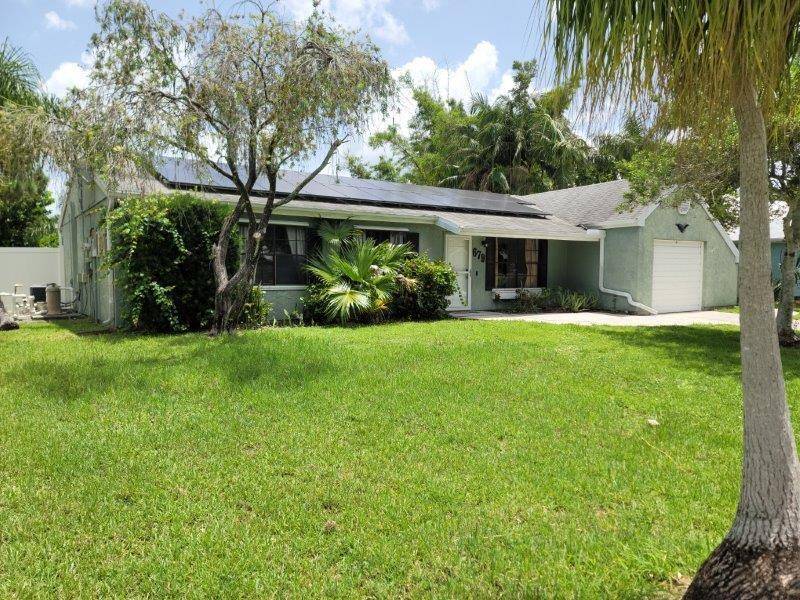 Come check out the Charm in this home, 2 2 1 POOL home with a fenced back yard, granite counter tops in kitchen, updated bathrooms, this home is within Parks ...