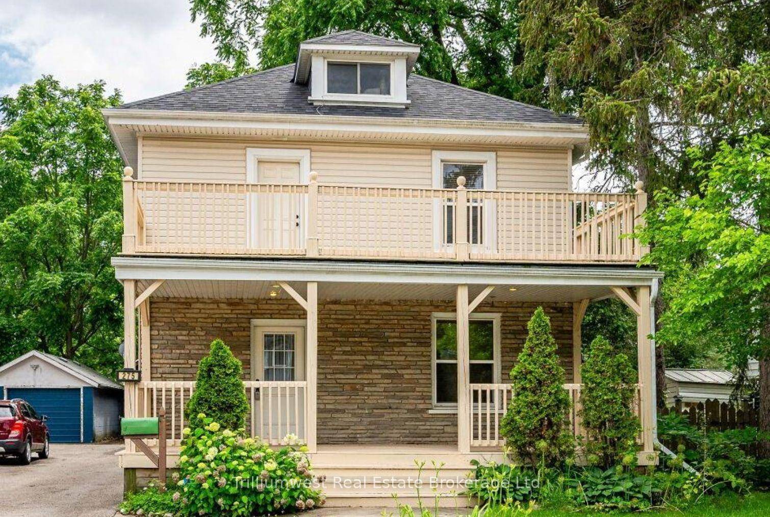 This charming 3 bedroom, 1 bath upper unit with a versatile loft is located in the desirable East Galt neighbourhood.