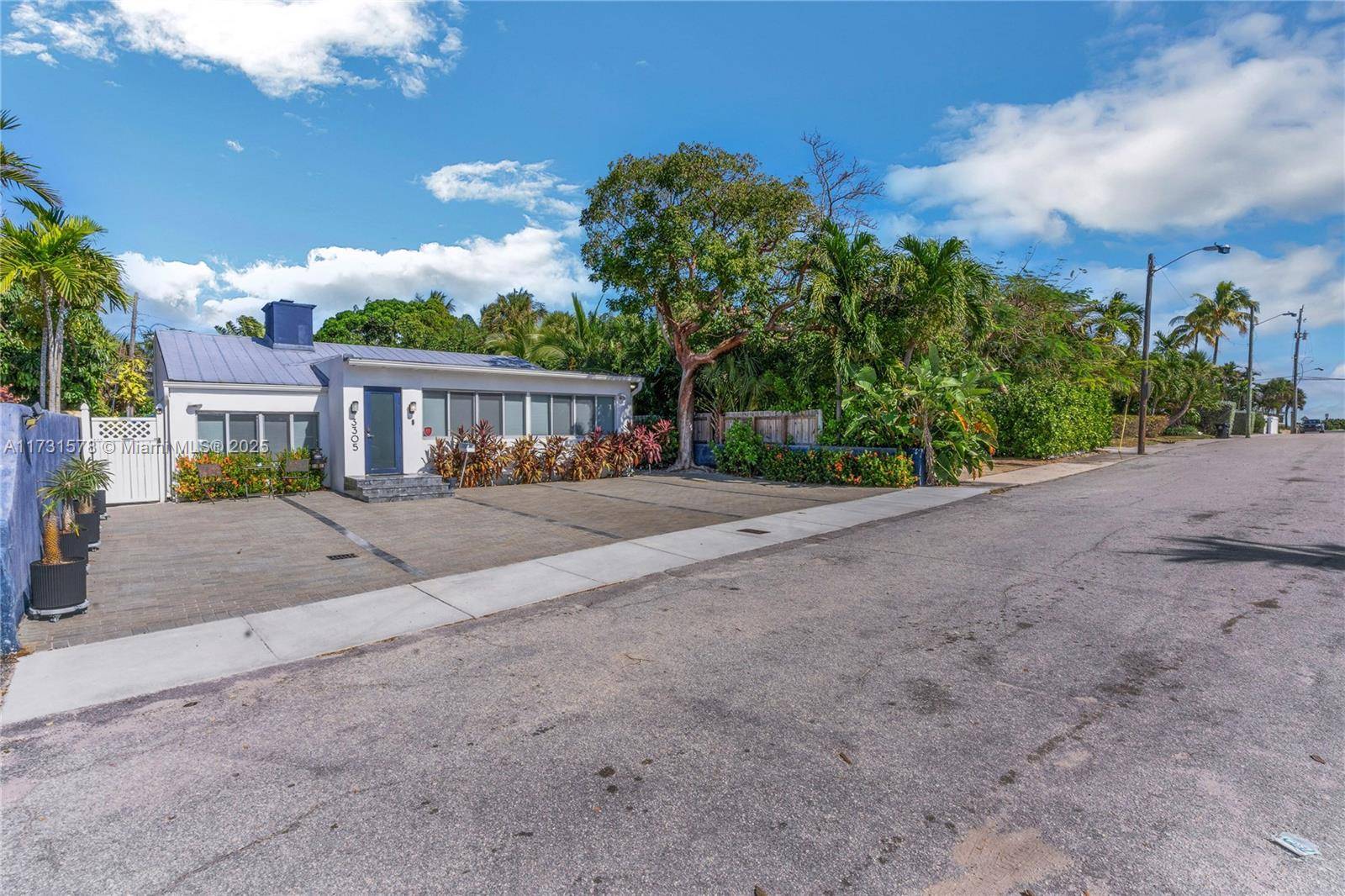 3305 NE 16th Ct, Fort Lauderdale, FL 33305 This is a wonderful home for Sale.