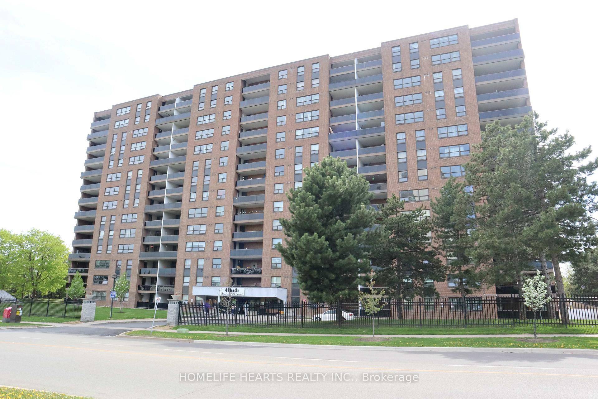 Welcome To This Large END UNIT Condo In A Great Friendly Neighborhood With Spacious Combined Living And Dining ; Family Room With Walk Out To An Open Balcony ; Spacious ...