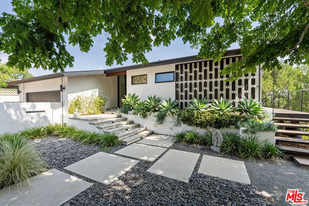 2652   Byron Pl 3BR Hollywood Hills East La
