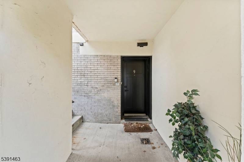 Welcome home to this beautifully renovated 2BR, 2 full bath 1403 sq ft condo ideally located only a 1 2 block off Boulevard East in a prime Weehawken location.
