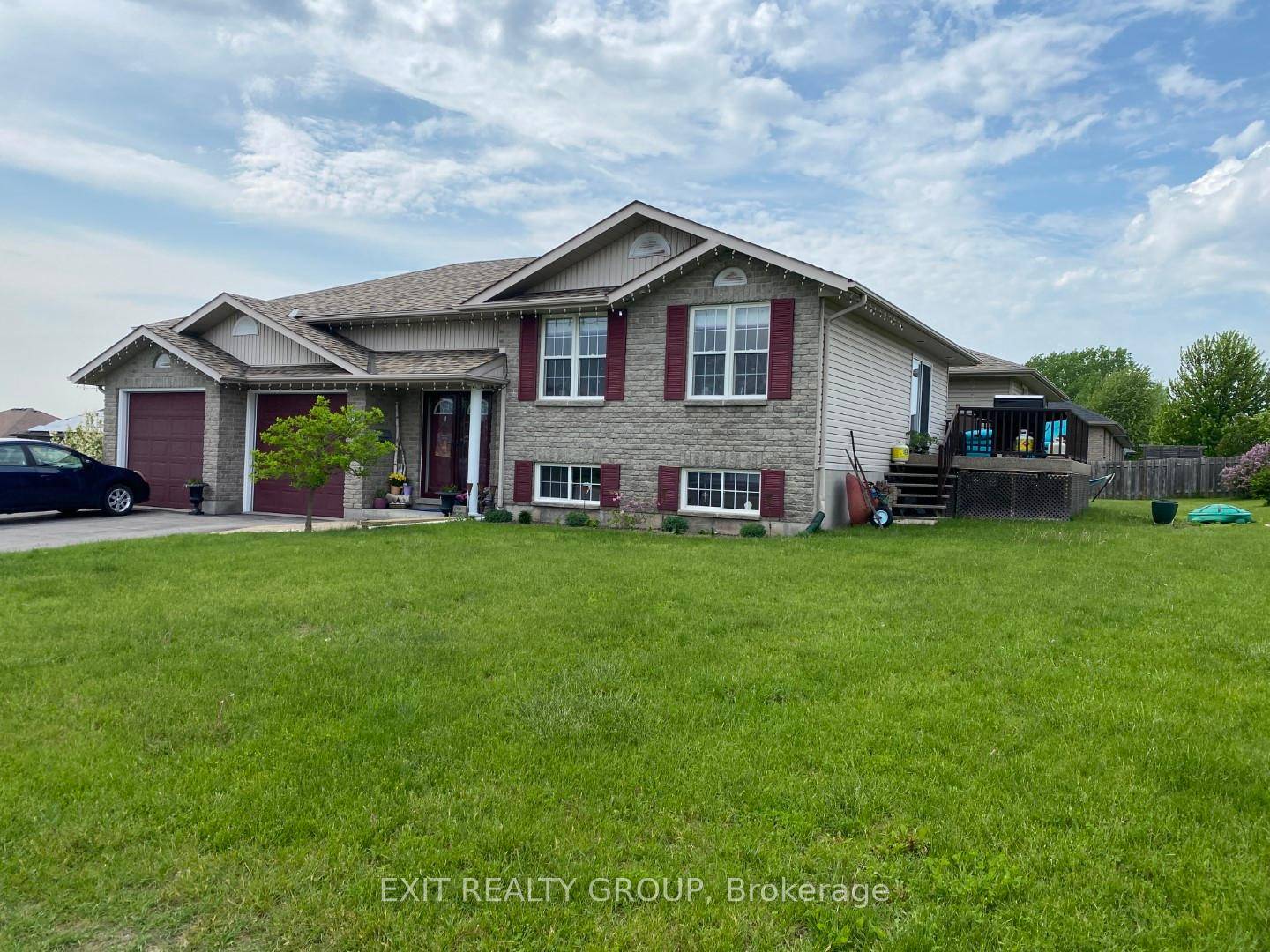 Location ! Location ! Whether you are getting posted to CFB Trenton or you're looking for a family home that's within walking distance to schools and locatedin a desirable neighbourhood ...