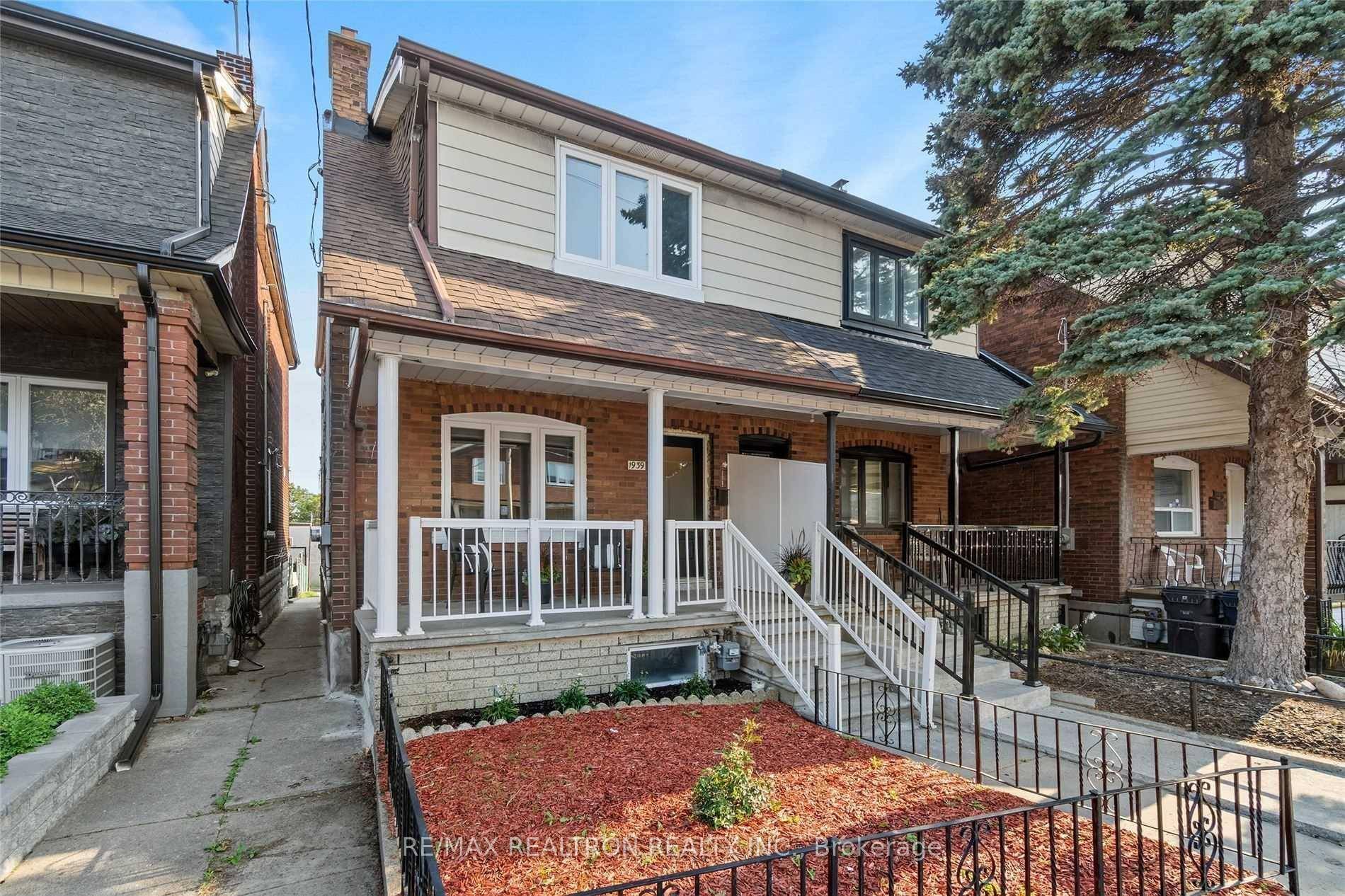 Bright and spacious 1 bedroom apartment in a well maintained semi detached home, featuring new wood floors, high ceilings, and a large open concept living and dining area perfect for ...