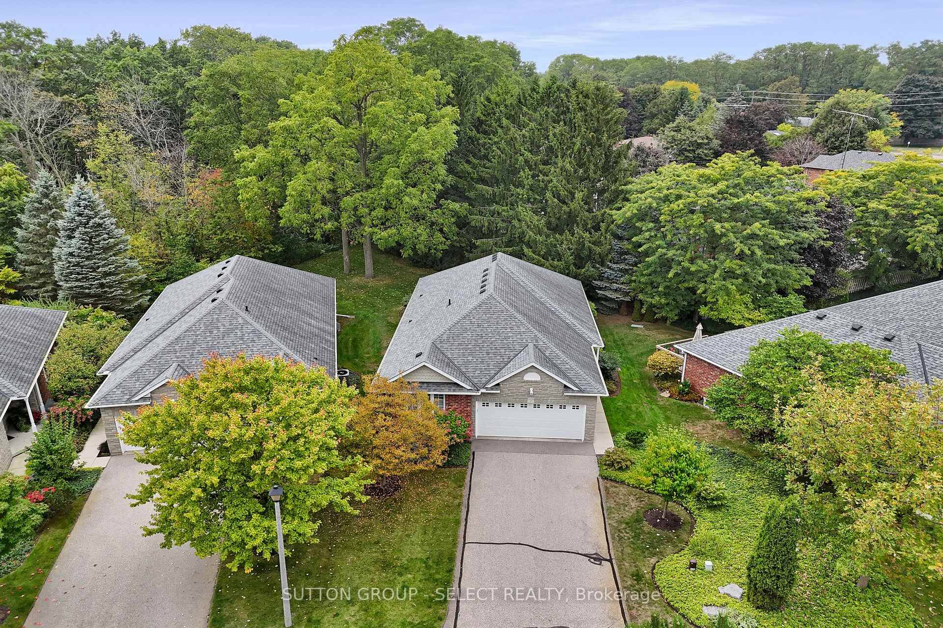 Welcome to 115 Glenwood Drive, Unit 7 a beautifully maintained freehold bungalow condo nestled in a sought after enclave of just 31 homes in Brantford Ontario.