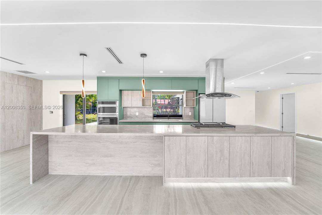 Beautifully renovated 4BR 3.
