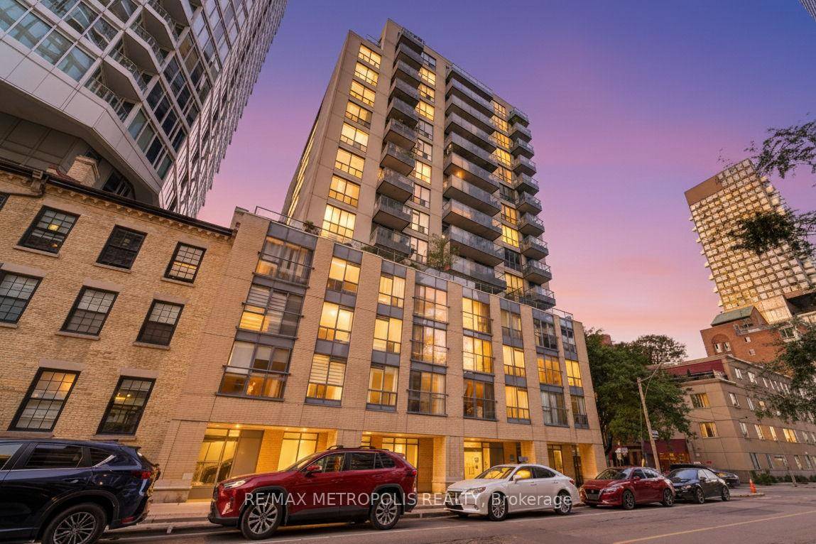 Bringing to the Market this Spacious and Newly Renovated Penthouse Corner Suite with South East Panoramic Views of The City.