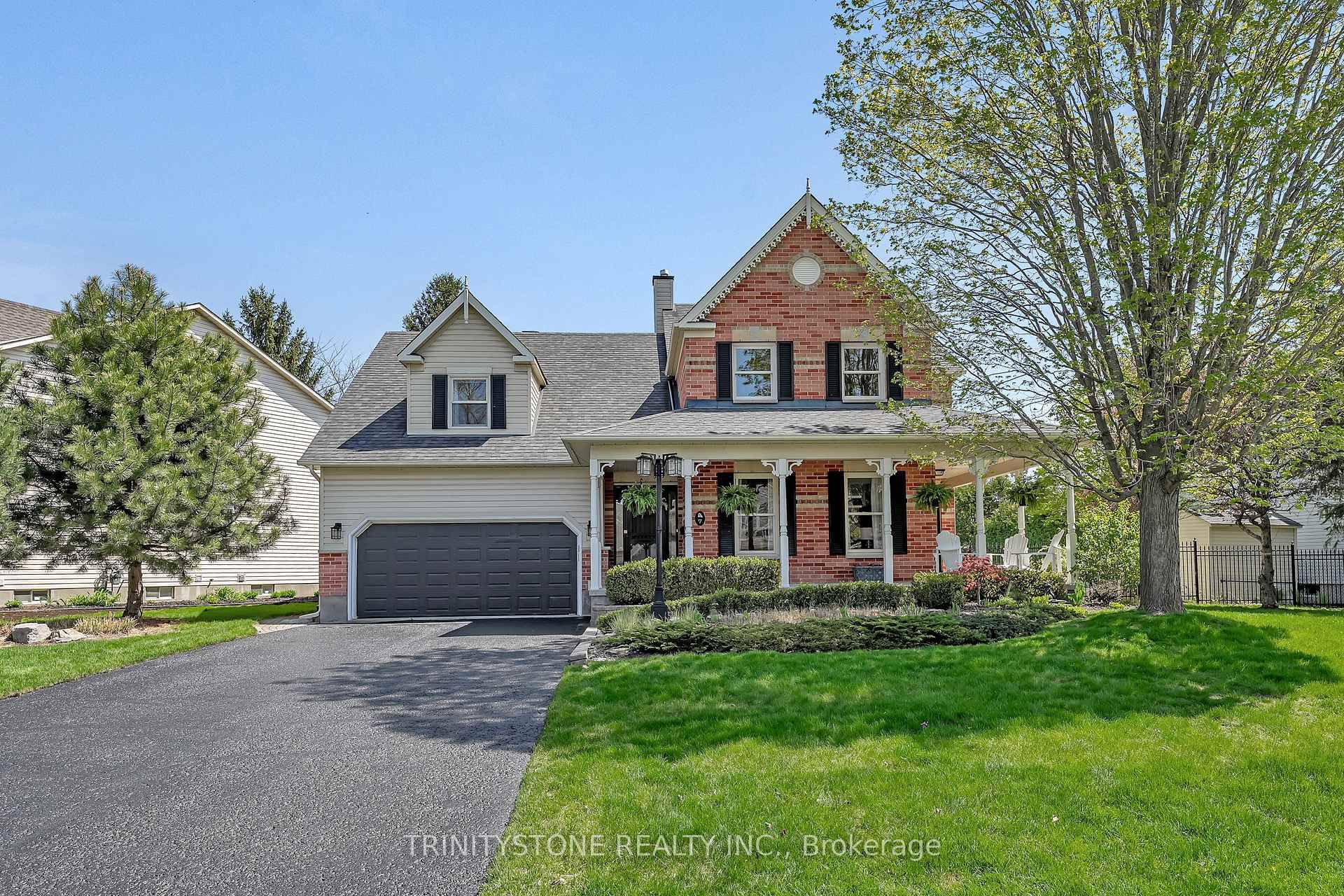 Welcome to this exquisite 4 1 bedroom, 4 bathroom masterpiece in the highly sought after Crossingbridge community.
