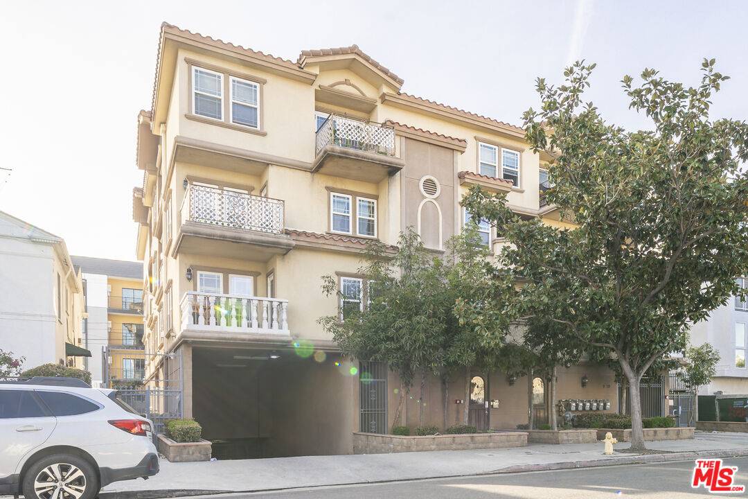 929  S St Andrews Pl 2BR La