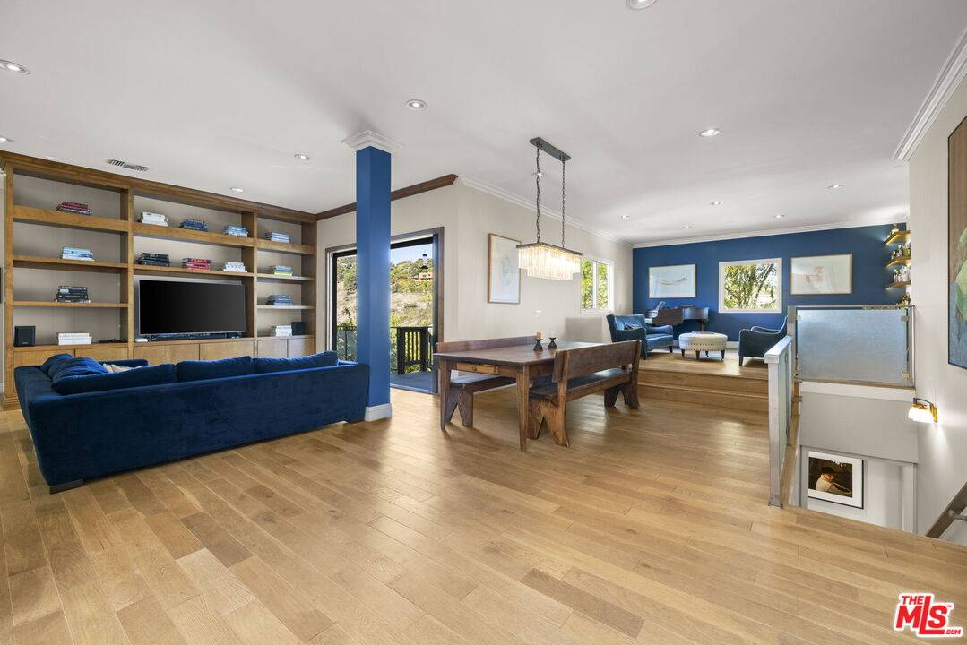 1018  N Tigertail Rd 4BR Brentwood La