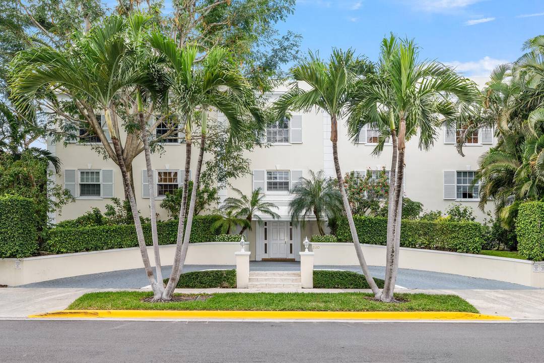 Very desirable Palm Beach location in town large and bright 3 bedroom furnished apartment available for mid June to mid October.