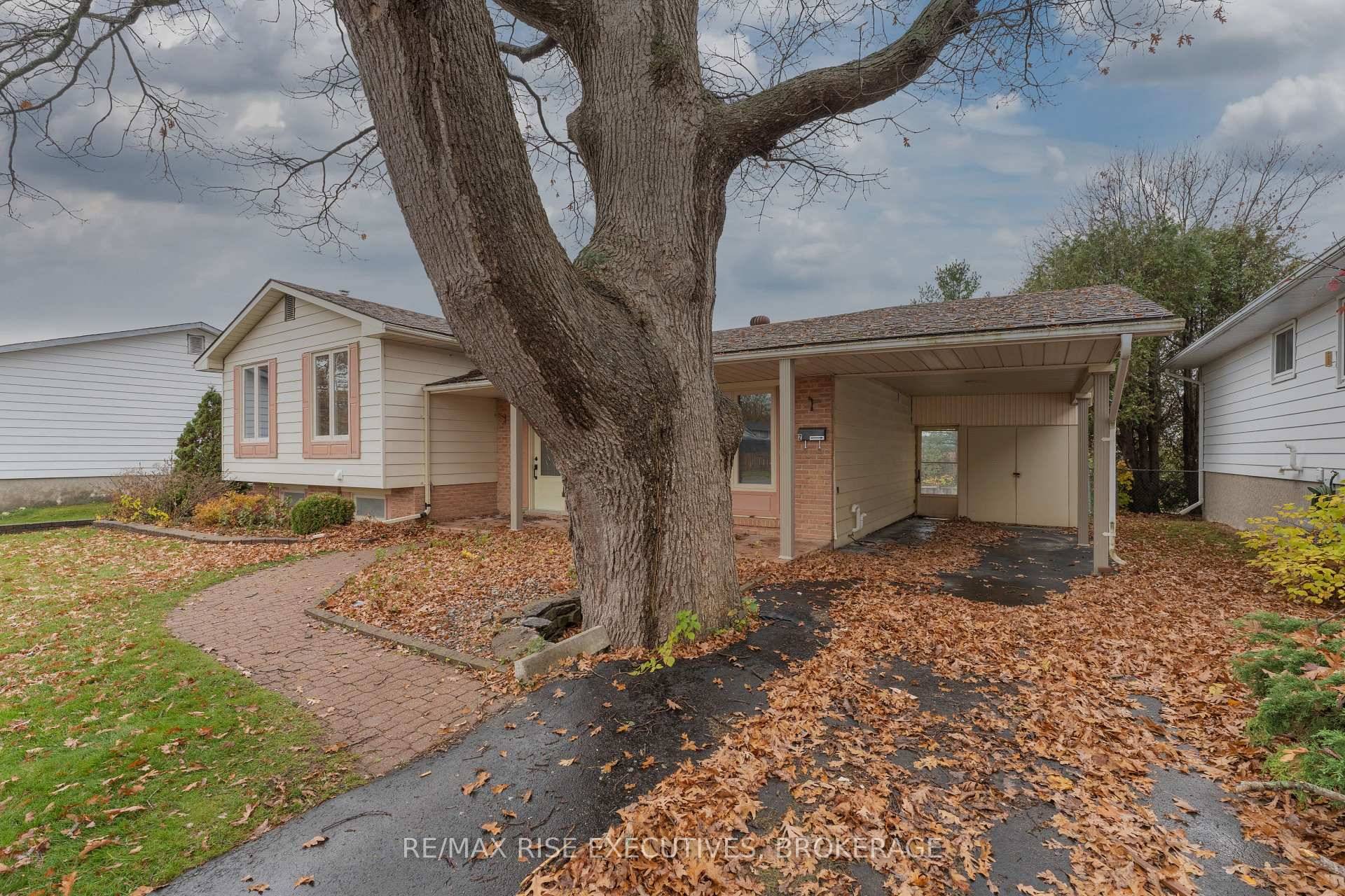 Welcome to 811 Overlea Crt, Unit 2 !